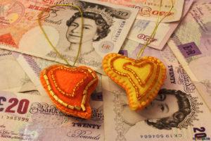 किसी की दौलत नहीं हूं मैं मोहब्बत हूं - डाक्टर तारा सिंह